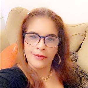 Meet your Posher, Eladia